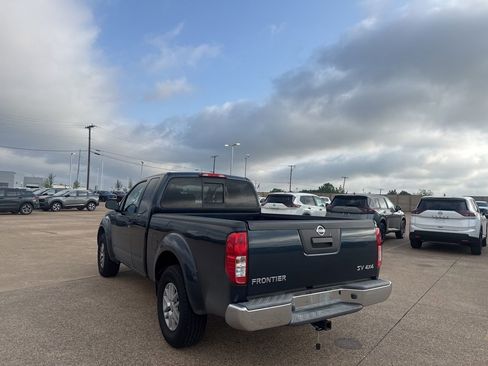 Used 2016 Nissan Frontier SV image 17
