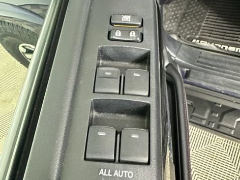 Used 2018 Toyota 4Runner TRD Off-Road Premium AWD/4WD image 24