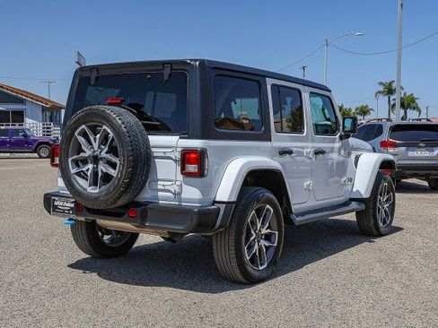 Used 2024 Jeep Wrangler Unlimited AWD/4WD image 4