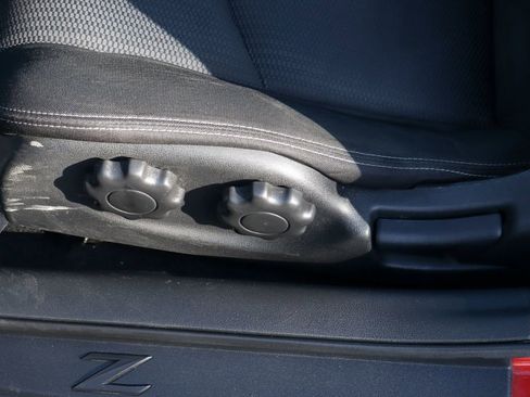 Used 2010 Nissan 370Z Coupe image 18