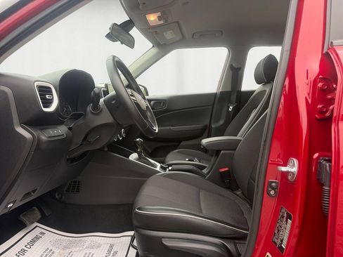 Used 2022 Hyundai Venue Limited FWD image 9