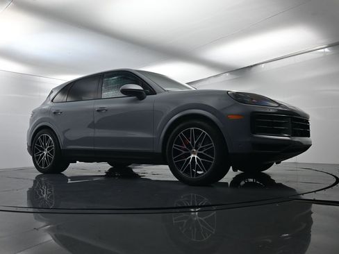 Certified 2025 Porsche Cayenne S image 53
