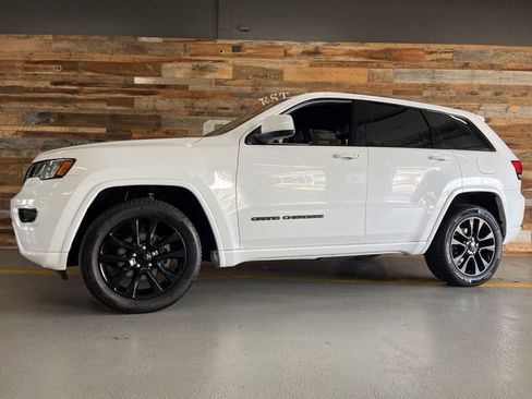 Used 2018 Jeep Grand Cherokee Altitude image 17
