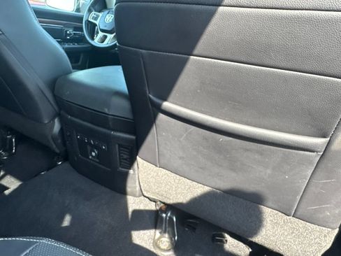 Used 2018 RAM 1500 Laramie AWD/4WD image 42