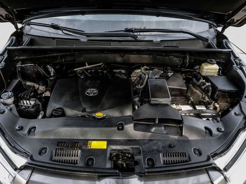 Used 2017 Toyota Highlander Plus image 7