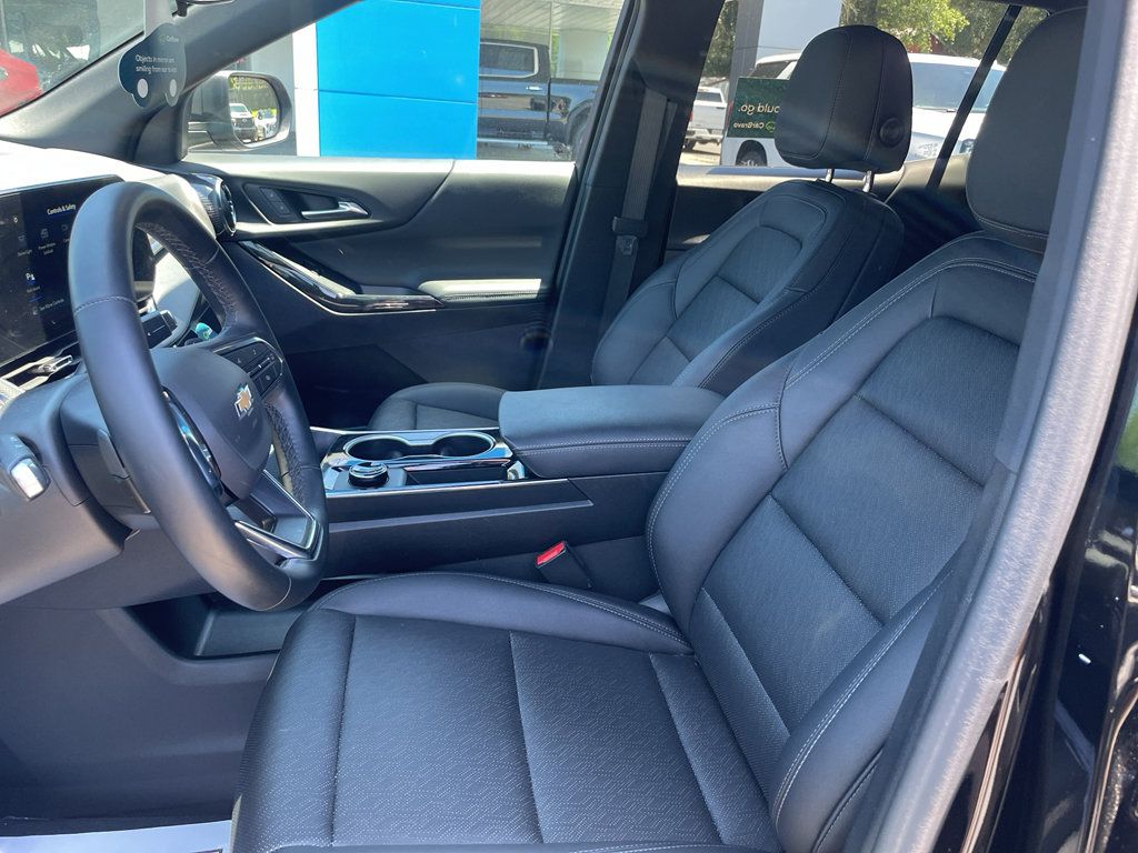Certified 2026 Chevrolet Equinox LT w/ Convenience Package II FWD image 11