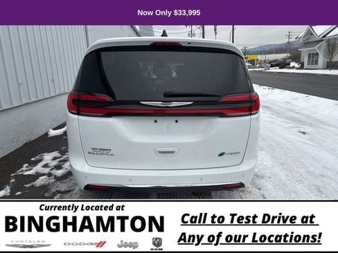 Used 2023 Chrysler Pacifica Limited image 7