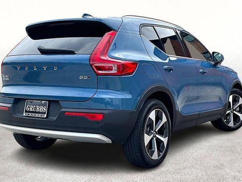 Used 2025 Volvo XC40 B5 Plus image 2