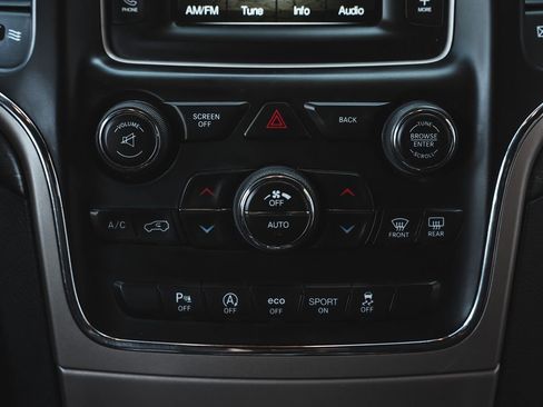 Used 2017 Jeep Grand Cherokee Laredo image 23