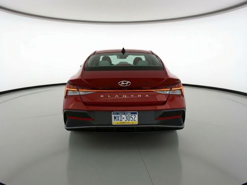 Used 2025 Hyundai Elantra SEL FWD image 7