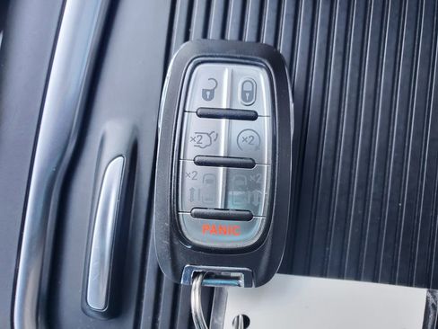 Used 2019 Chrysler Pacifica Limited w/ Tire & Wheel Group image 48