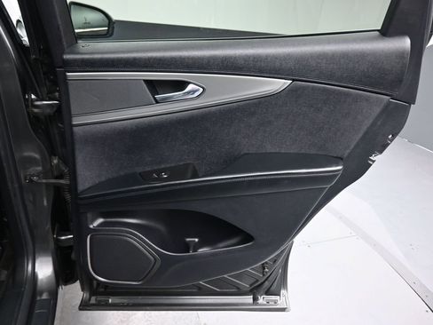 Used 2019 Lincoln Nautilus Select image 37