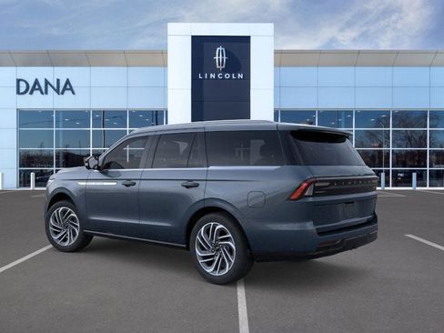 New 2025 Lincoln Navigator Reserve image 4