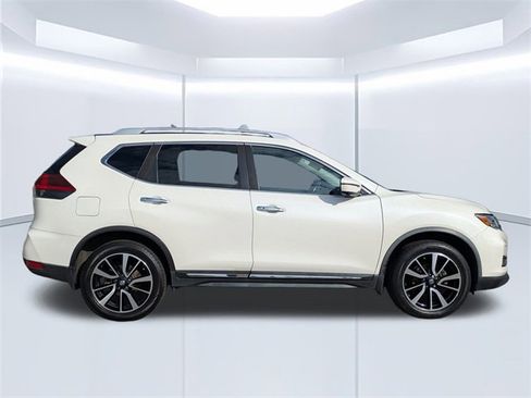 Used 2018 Nissan Rogue SL w/ Premium Package image 3