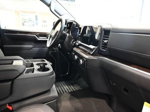 New 2026 GMC Sierra 1500 SLE image 15