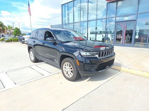 Used 2024 Jeep Grand Cherokee Laredo X w/ Luxury Tech Group I AWD/4WD image 2