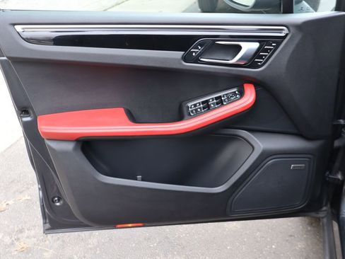 Used 2018 Porsche Macan Sport Edition w/ Driver Memory Package image 17