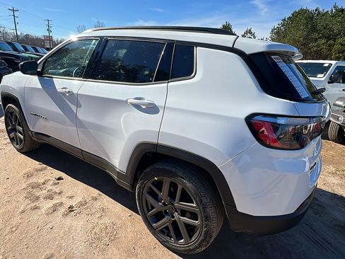 New 2026 Jeep Compass Latitude image 10