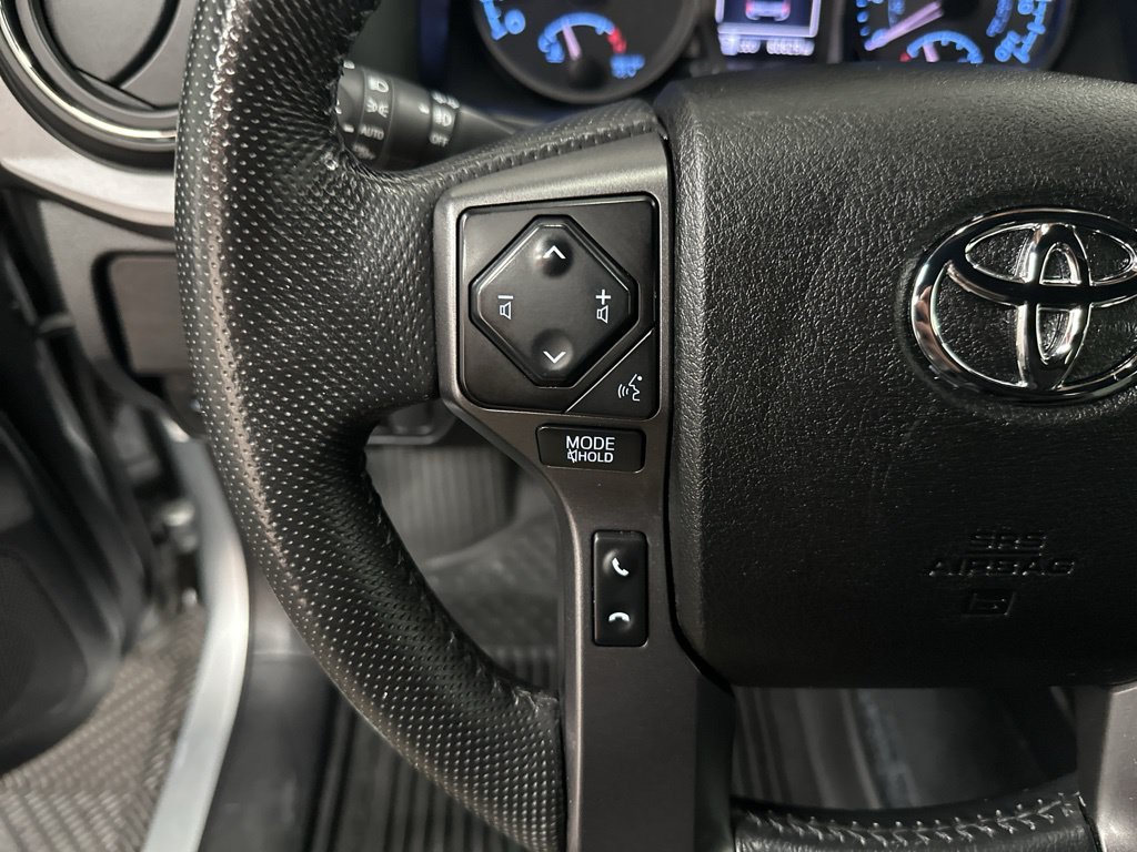 Used 2022 Toyota Tacoma TRD Off-Road w/ Technology Package AWD/4WD image 15