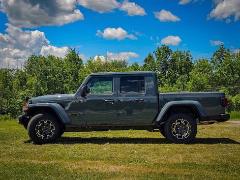 New 2026 Jeep Gladiator Sport AWD/4WD image 7
