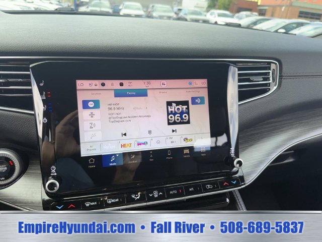 Used 2024 Jeep Wagoneer Series III AWD/4WD image 24