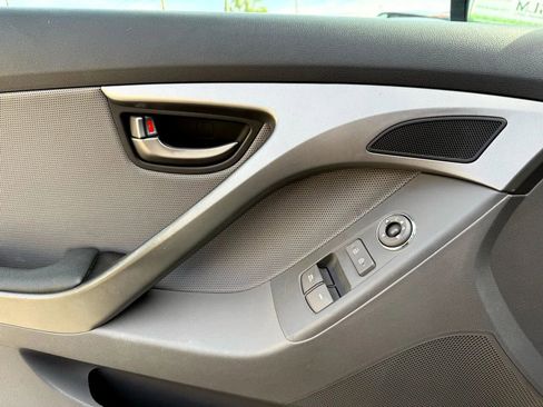 Used 2013 Hyundai Elantra SE image 16