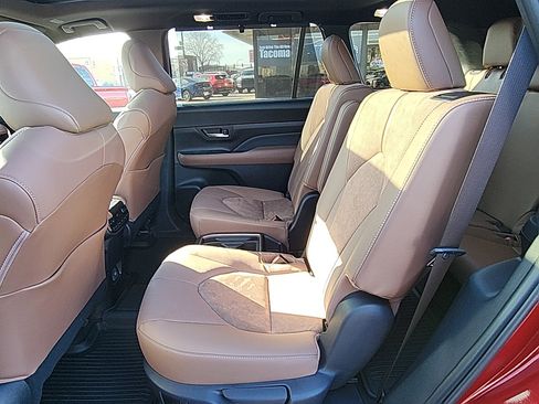 Used 2026 Toyota Grand Highlander AWD Hybrid image 27