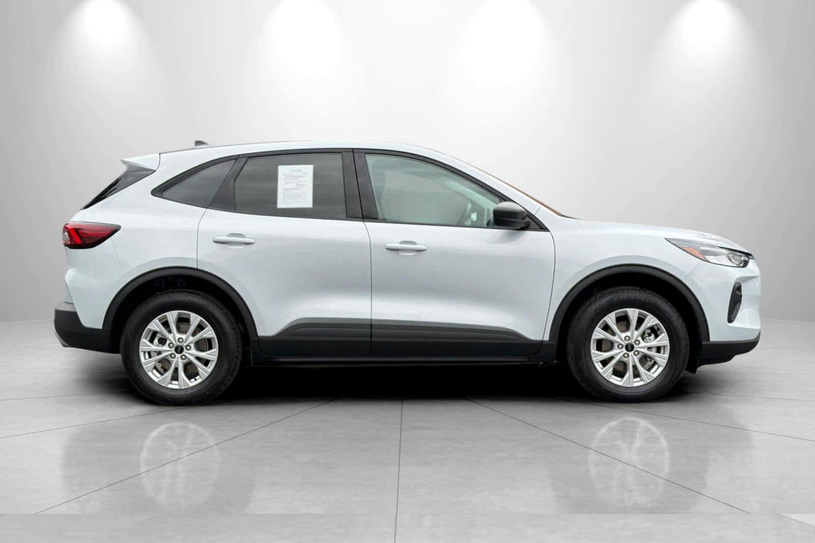 Used 2025 Ford Escape Active AWD/4WD image 8