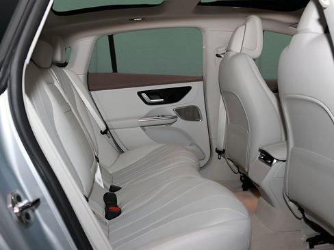 Used 2023 Mercedes-Benz EQE 350+ 4MATIC Sedan image 14