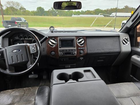 Used 2011 Ford F250 Lariat w/ Chrome Pkg image 10