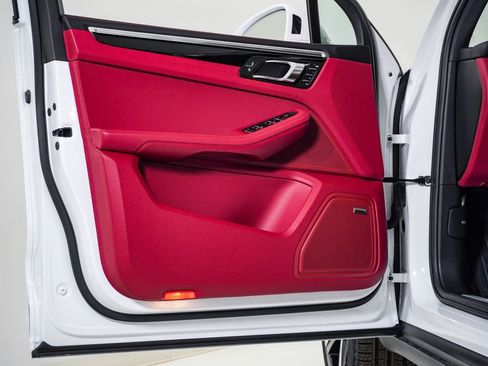 New 2026 Porsche Macan S image 25