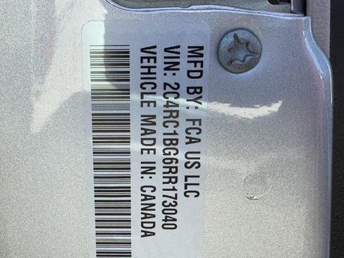 Used 2024 Chrysler Pacifica Touring-L image 27