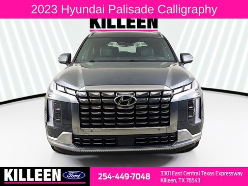 Used 2023 Hyundai Palisade Calligraphy FWD image 2