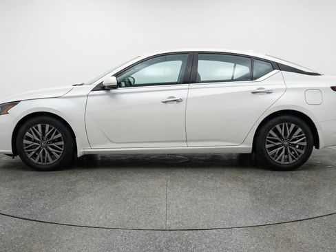 Used 2025 Nissan Altima 2.5 SV image 5