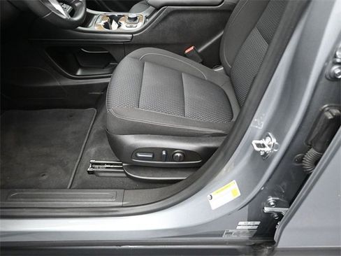 Used 2023 GMC Acadia SLE w/ Driver Convenience Package image 28