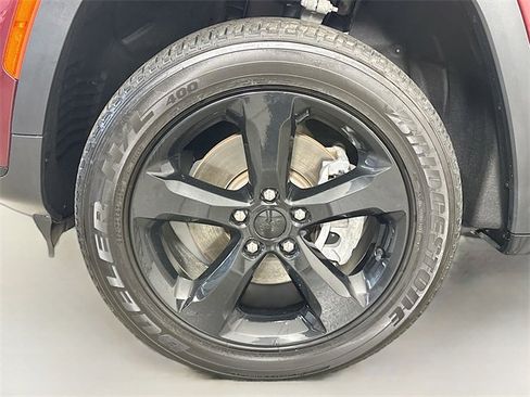 Used 2023 Jeep Grand Cherokee L Laredo image 13