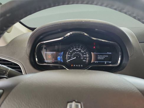 Used 2014 Lincoln MKT FWD image 11
