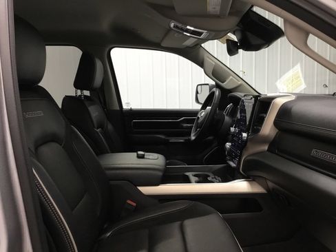 Used 2022 RAM 1500 Laramie AWD/4WD image 18