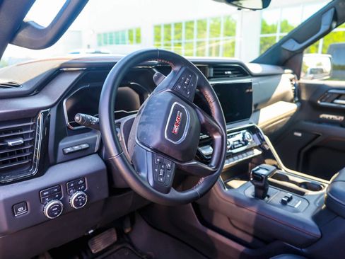 Used 2024 GMC Sierra 1500 AT4 w/ Technology Package AWD/4WD image 3