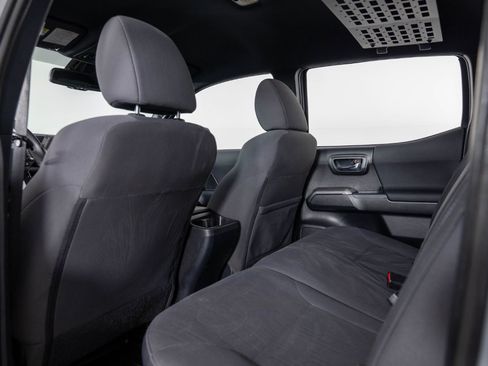 Used 2018 Toyota Tacoma TRD Off-Road w/ Technology Package image 19