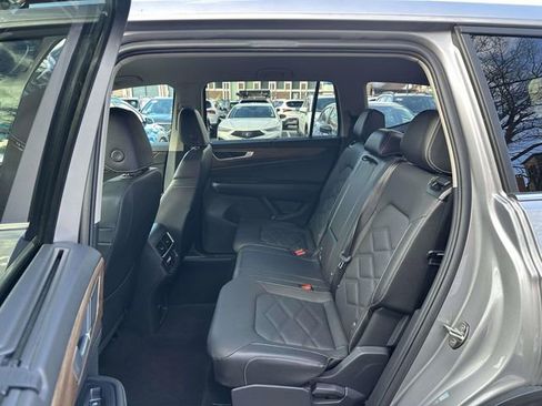 Used 2025 Volkswagen Atlas SE image 14