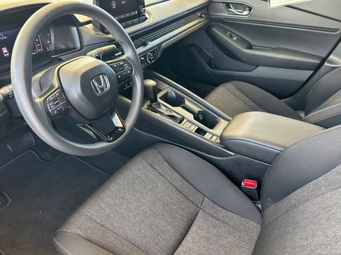 Used 2025 Honda Accord SE image 10