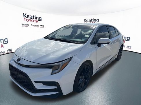 Used 2023 Toyota Corolla SE image 3