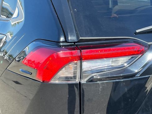 Used 2022 Toyota RAV4 LE AWD/4WD image 20