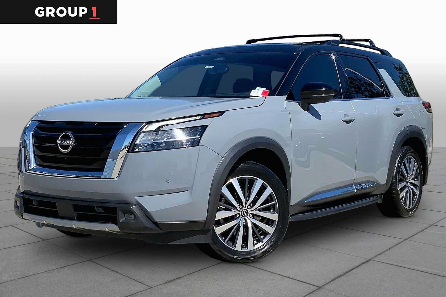 Used 2022 Nissan Pathfinder Platinum w/ Lighting Package (N93) FWD image 1