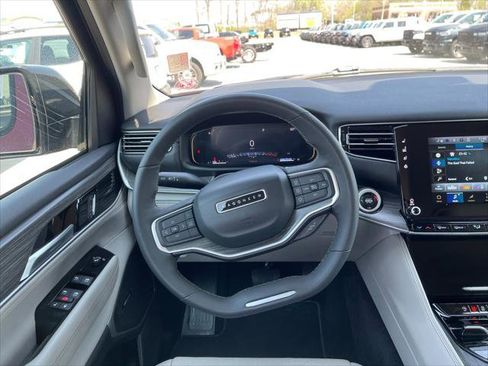 Used 2024 Jeep Wagoneer Series III AWD/4WD image 16