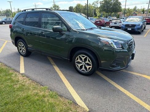 Used 2023 Subaru Forester Premium AWD/4WD image 3