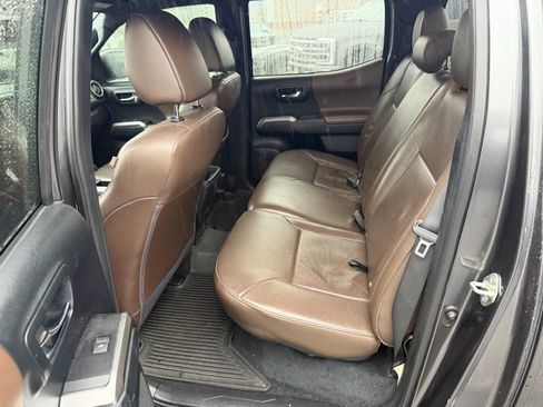 Used 2017 Toyota Tacoma Limited image 12
