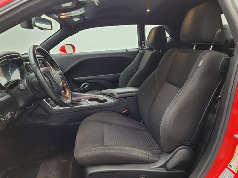 Used 2017 Dodge Challenger SXT image 17