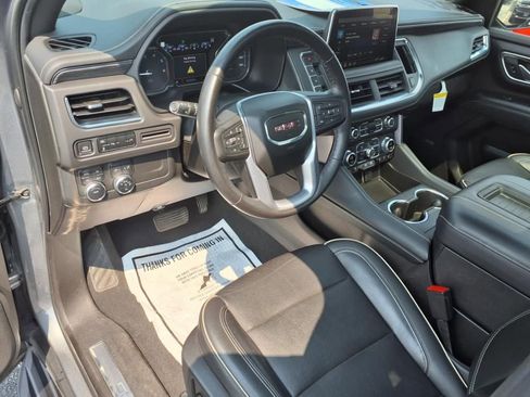 Used 2021 GMC Yukon XL SLT w/ SLT Premium Package image 8